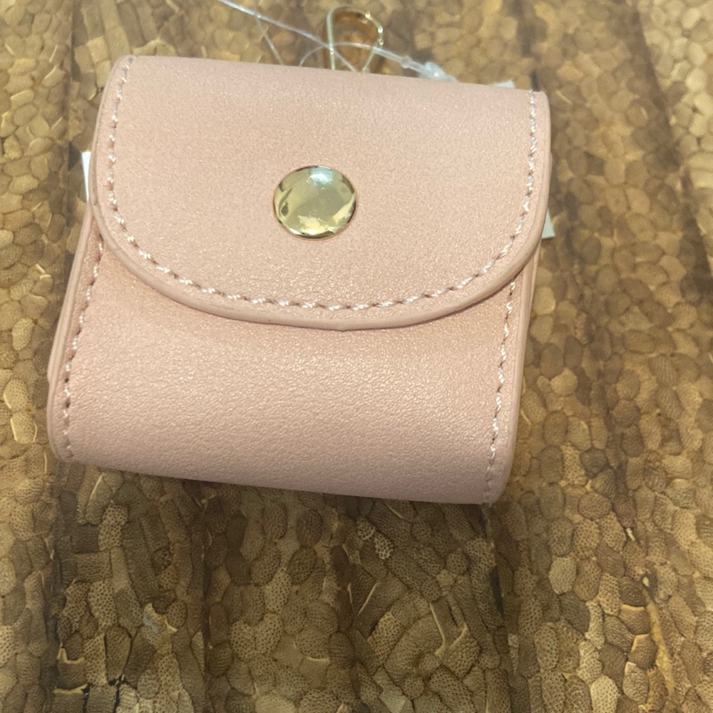 KEYCHAIN WITH LEATHER CASE FOR AIRPODS